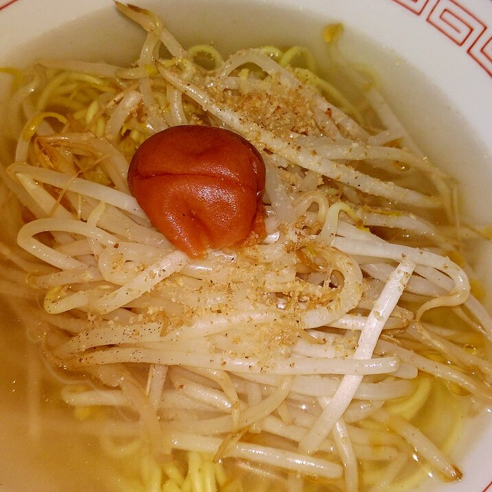 もやしと梅の塩ラーメン